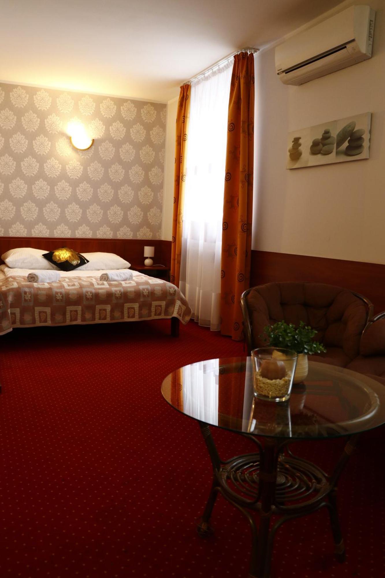 Sala Bankietowa I Pokoje Goscinne Сокулка Экстерьер фото